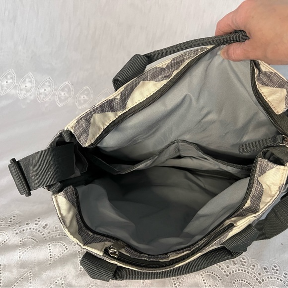 Skip Hop Duo Signature Diaper Bag, Chevron - Picture 11 of 11
